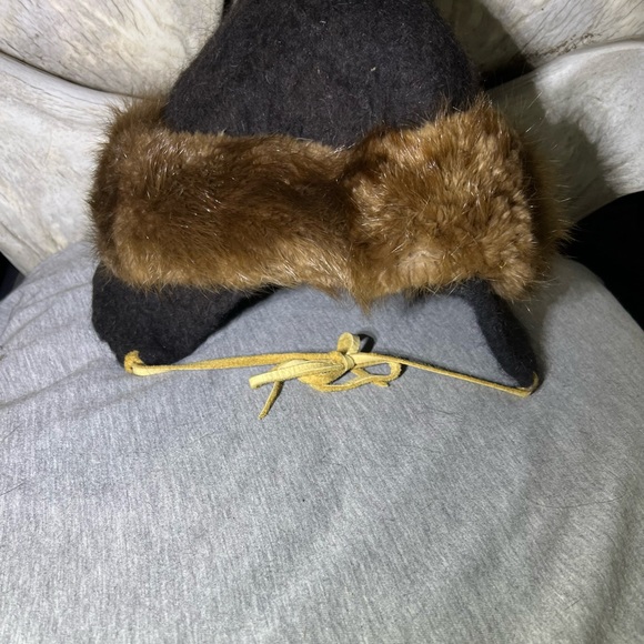 Mongolian beaver fur and felt Hat - Picture 2 of 6